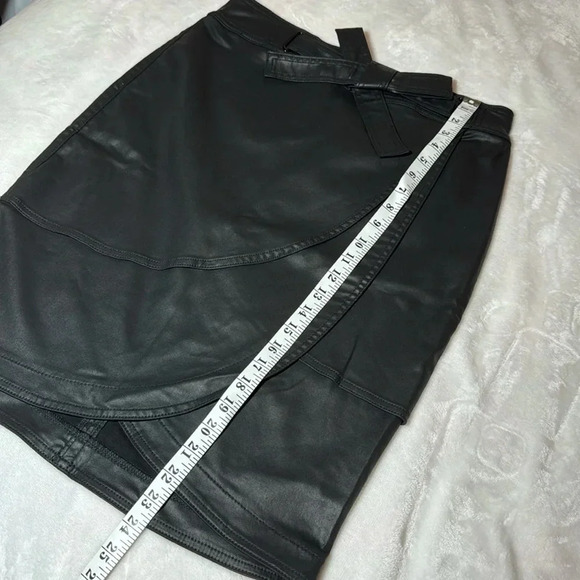 EUC White House black market faux wrap skirt - Picture 9 of 10